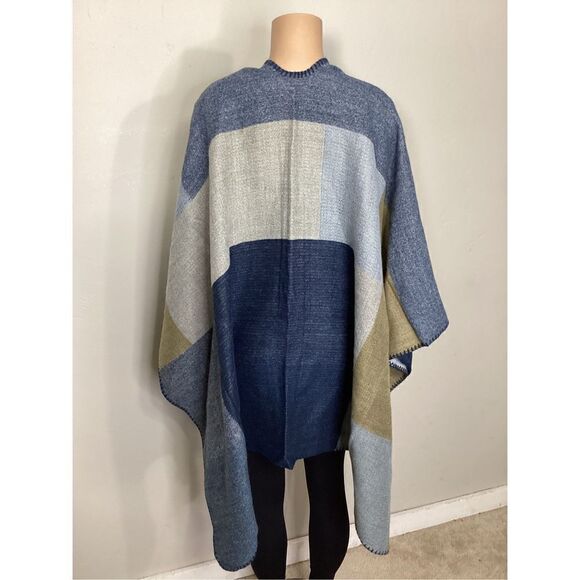 New Harve Benard blue plaid ruana. Retails $119 - Picture 2 of 7